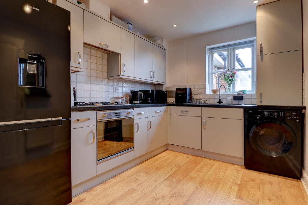 Apartment in Widmer End, Hazlemere - More