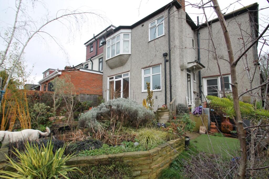 Ardwell Avenue, Ilford,  IG6 photo 3