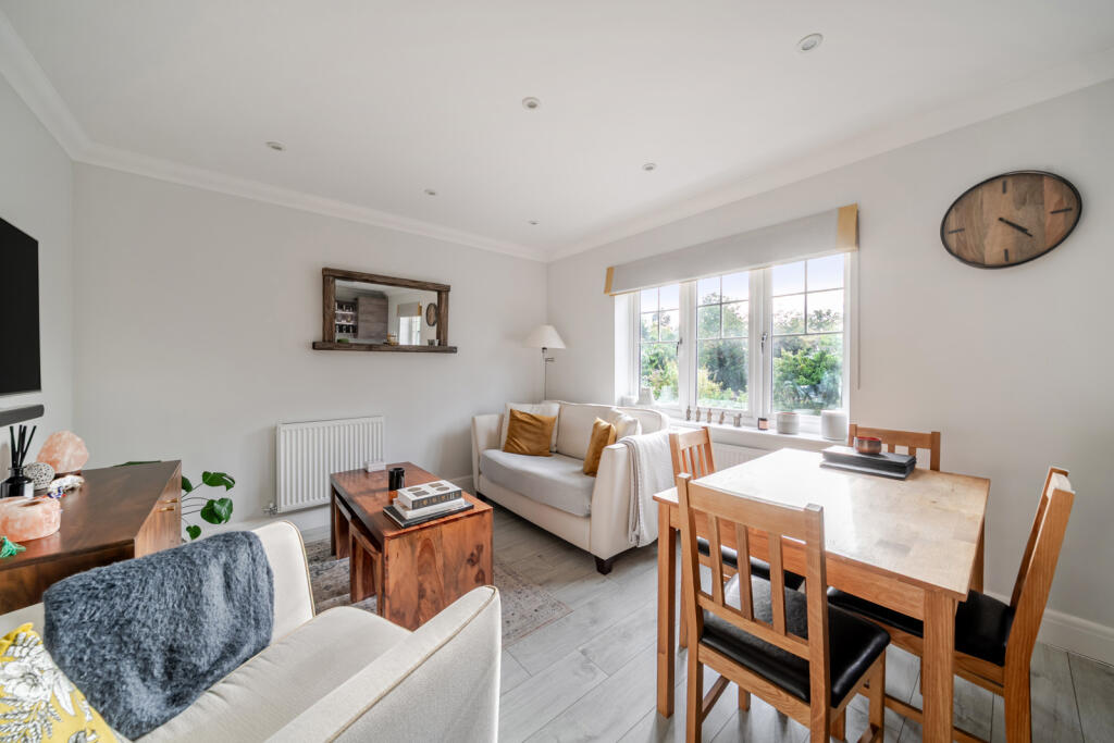 Apartment in Weybridge - View 4
