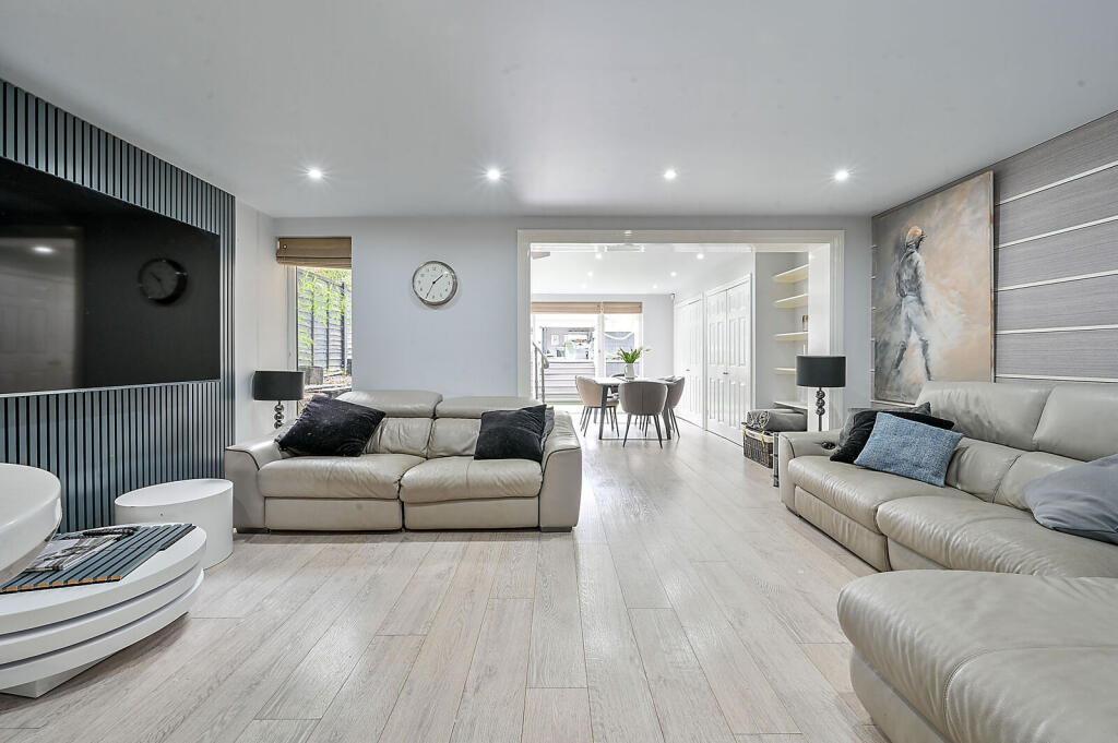 House in Twickenham - View 5