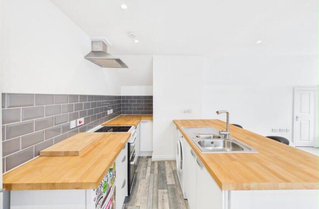 Apartment in Truro - View 4