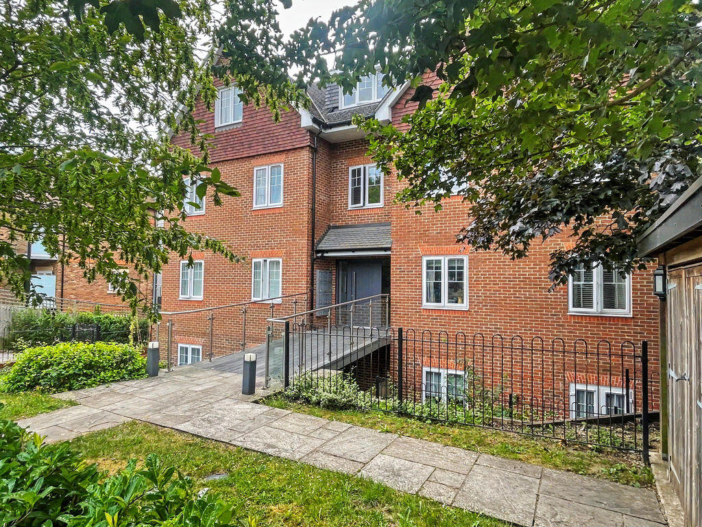 Main image of property: West Wycombe Road - Luxury Ground Floor Apartment