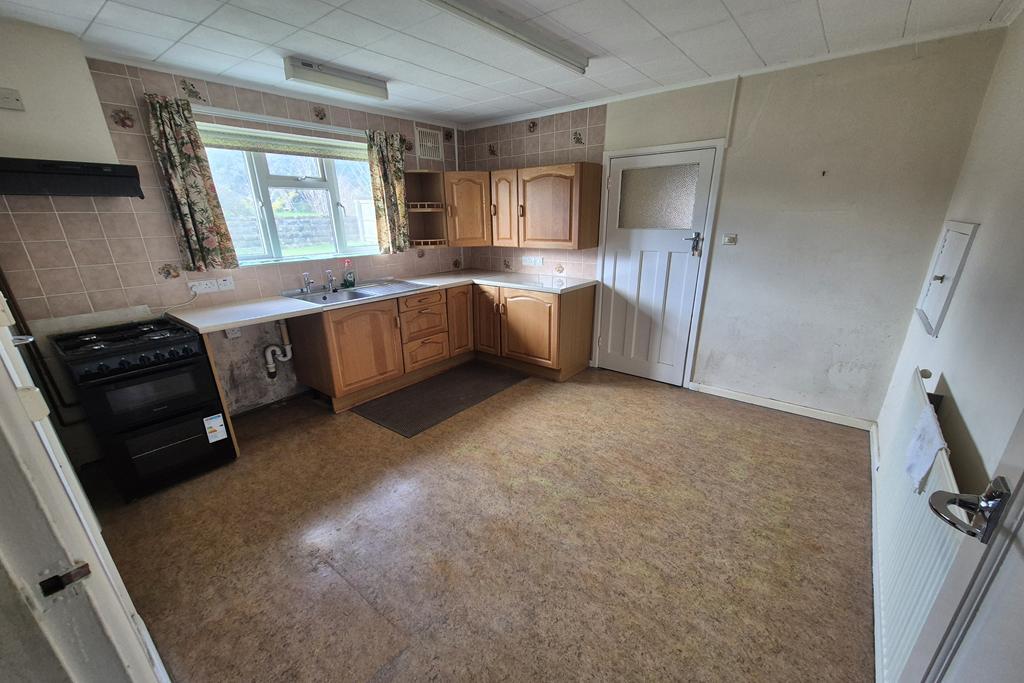 Lang Road, Crewkerne, TA18 photo 3