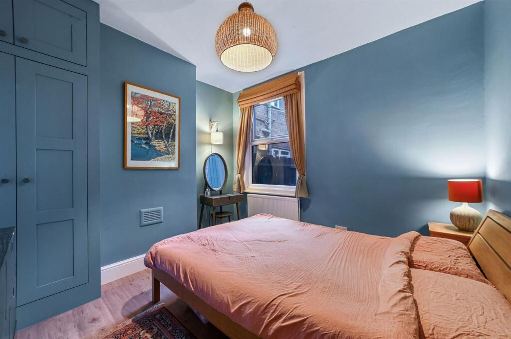 Apartment in London - More