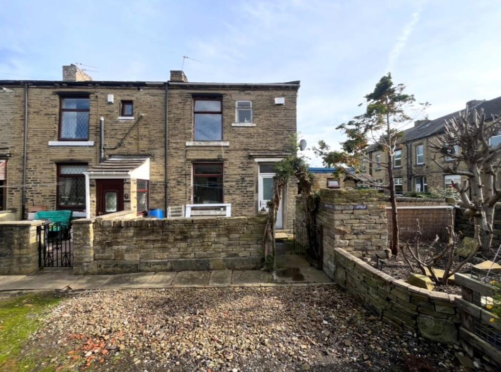 Main image of property: 7 Albion Place, Brighouse, West Yorkshire, HD6 2AW