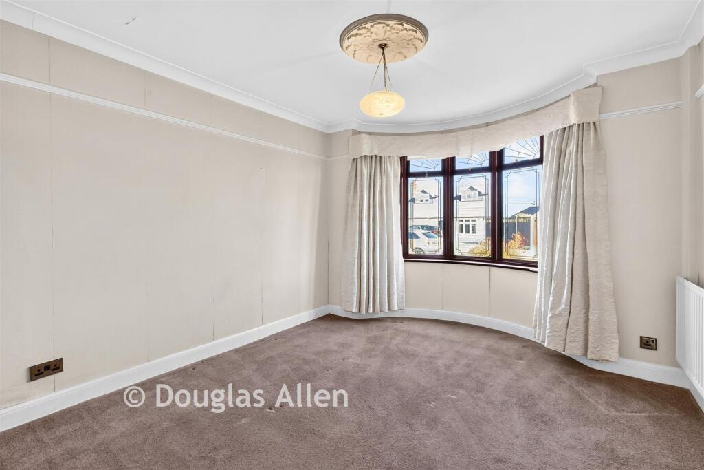 House in Southend-on-Sea - More