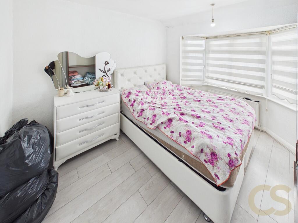 House in Enfield, Enfield Highway Shopping Centre, Ponders End - More