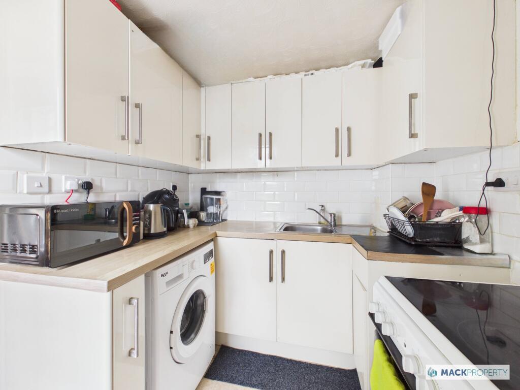 Apartment in Gloucester - View 2