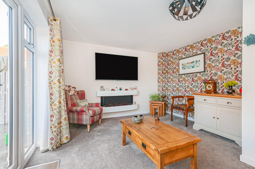 House in Anlaby, Anlaby with Anlaby Common - More