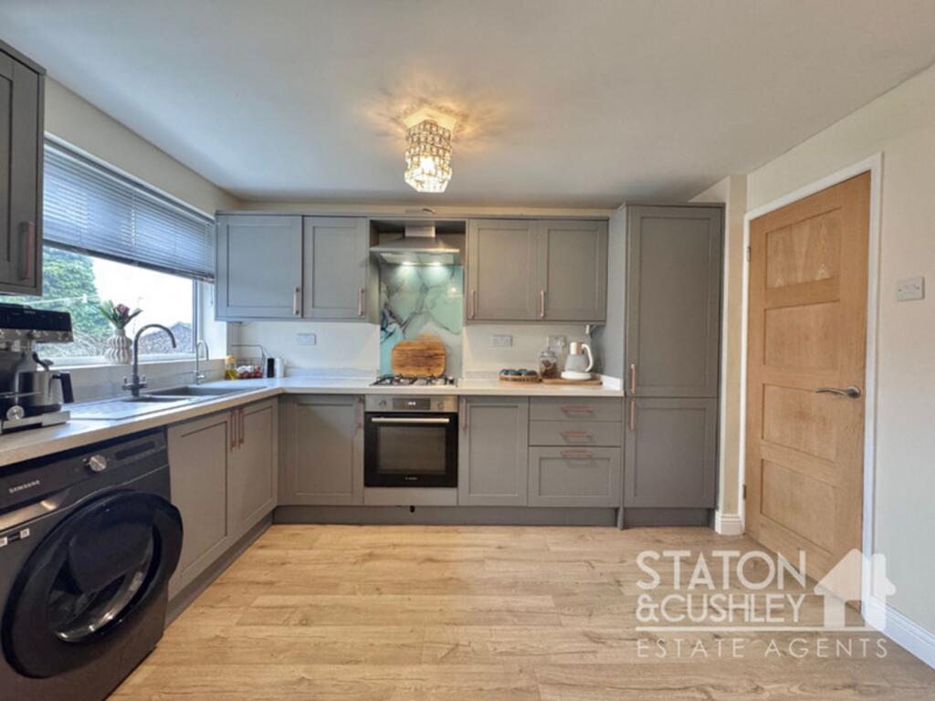House in Mansfield, Nottinghamshire - View 3