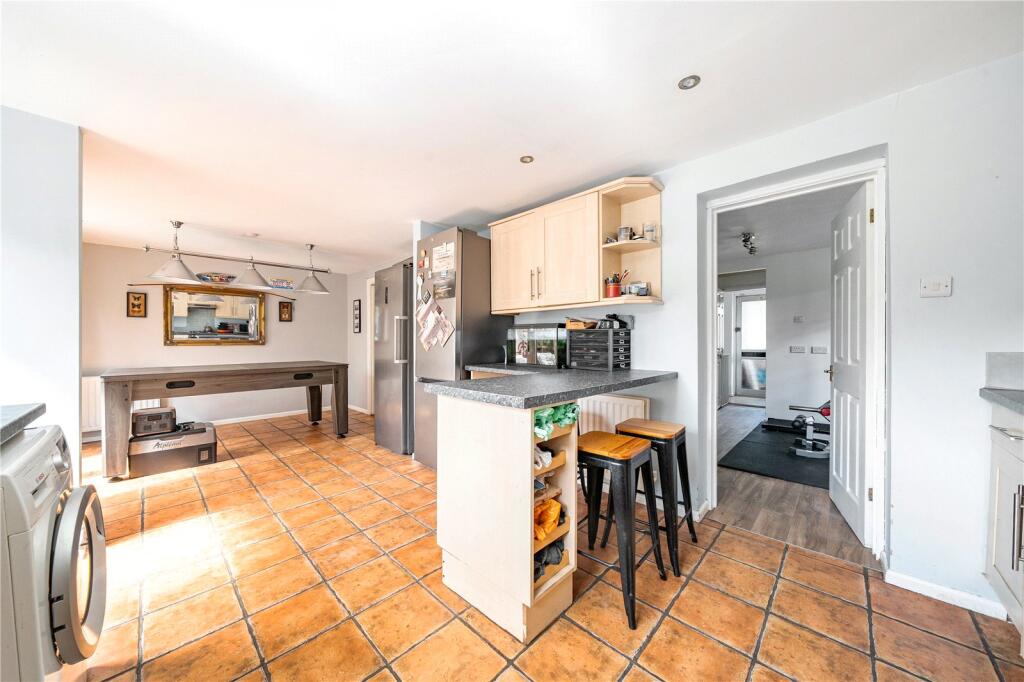 Barn Crescent, Newbury - More
