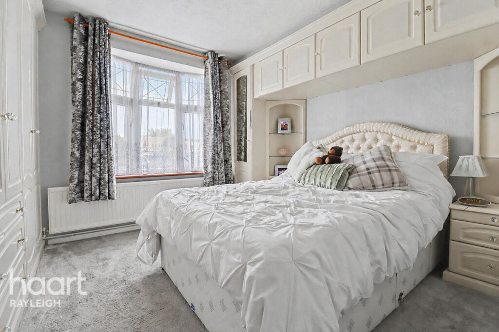 House in Rochford, Rayleigh - More