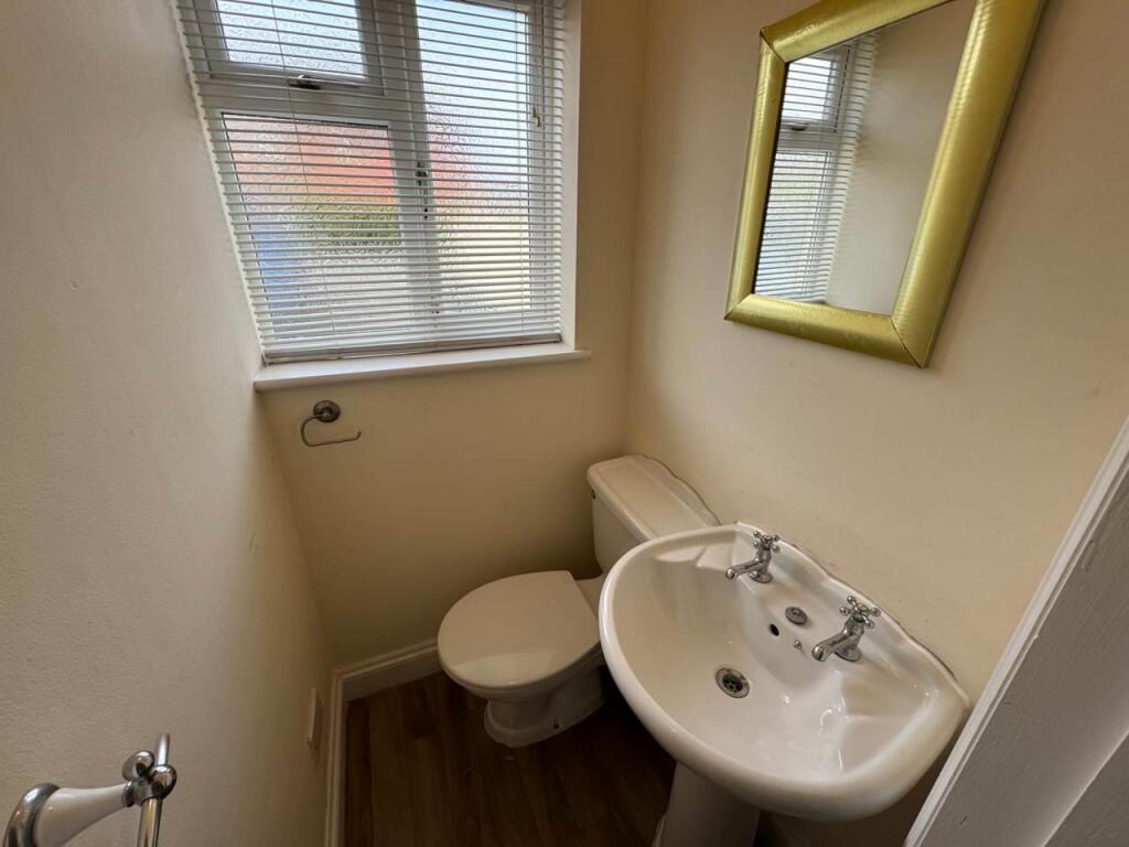 6 bedroom semi-detached house for rent