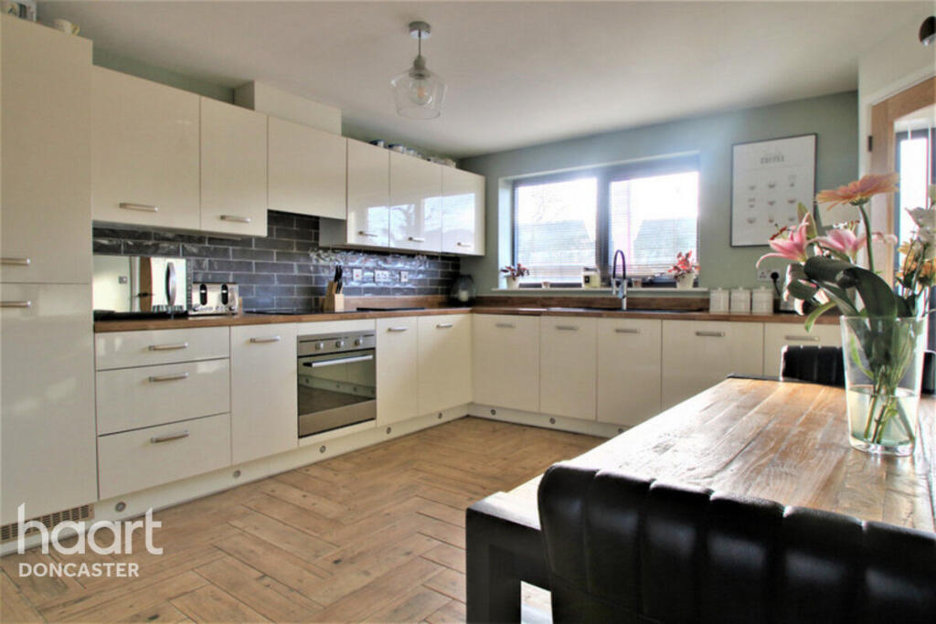 Magenta Crescent, Balby, Doncaster photo 2