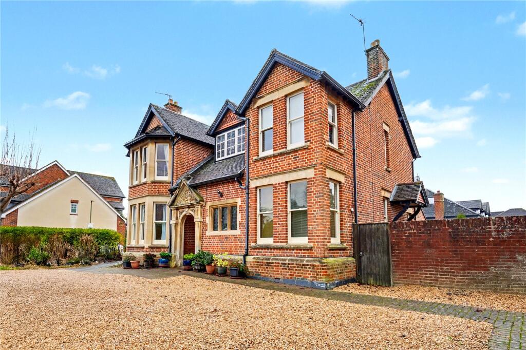 1-bed flat on Woodstock Road, Summertown, OX2, £325,000