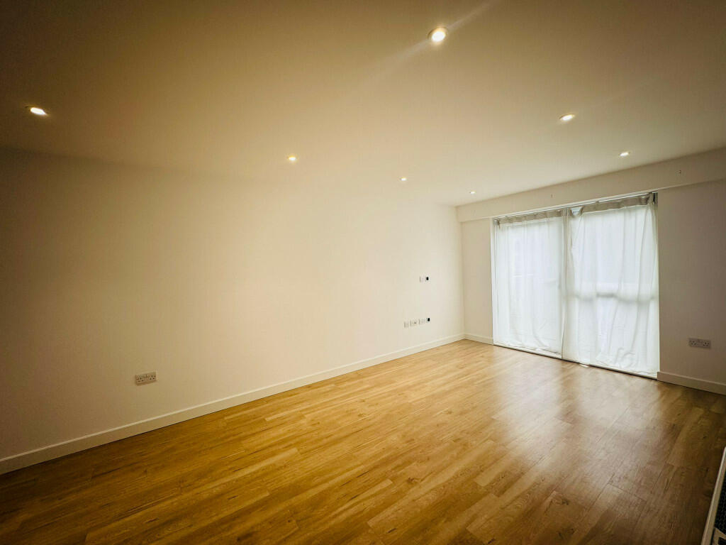 Castleton House, 26 Aerodrome Road, London, NW9 photo 4