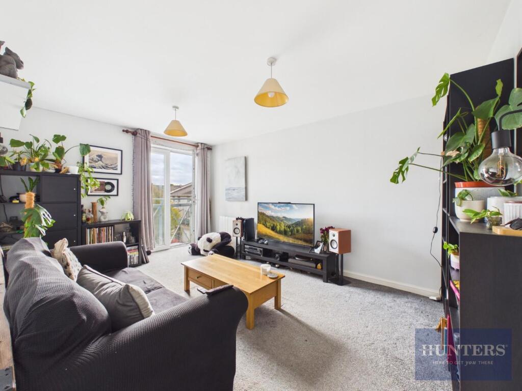 Apartment in Cheltenham, Gloucestershire - View 2