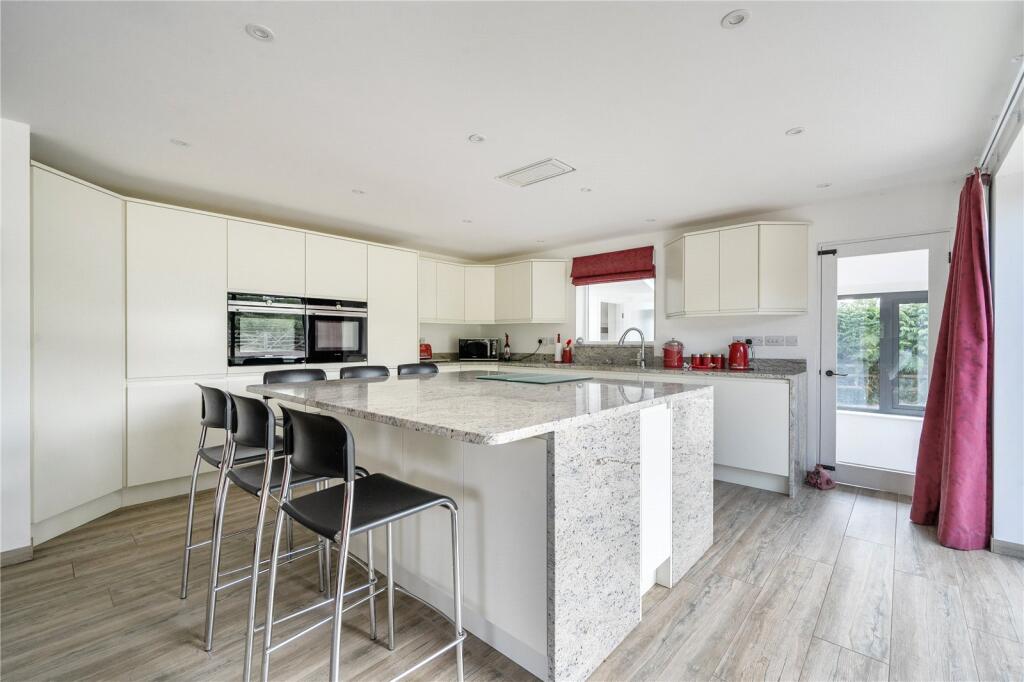 House in Newport - View 5