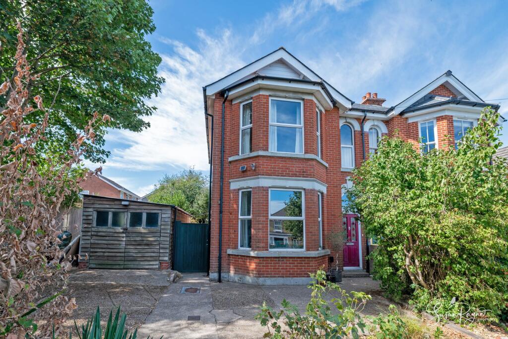 House in Portsmouth - More