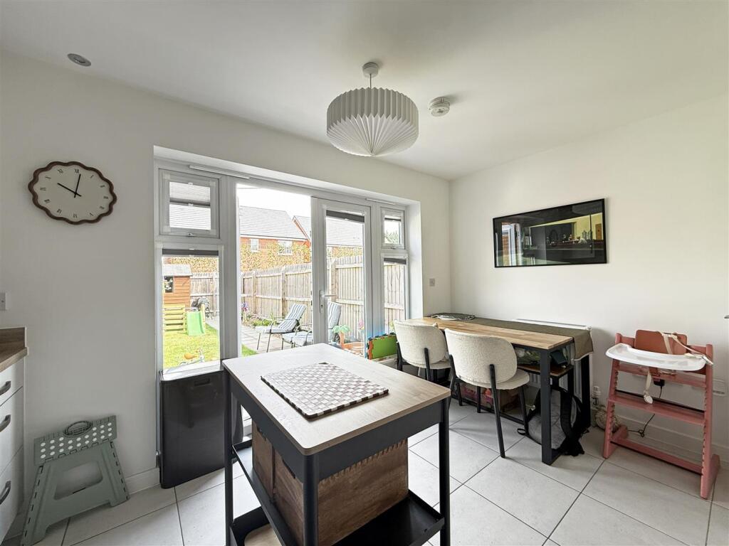 Bufton Close, Copthorne Keep, Shrewsbury photo 4
