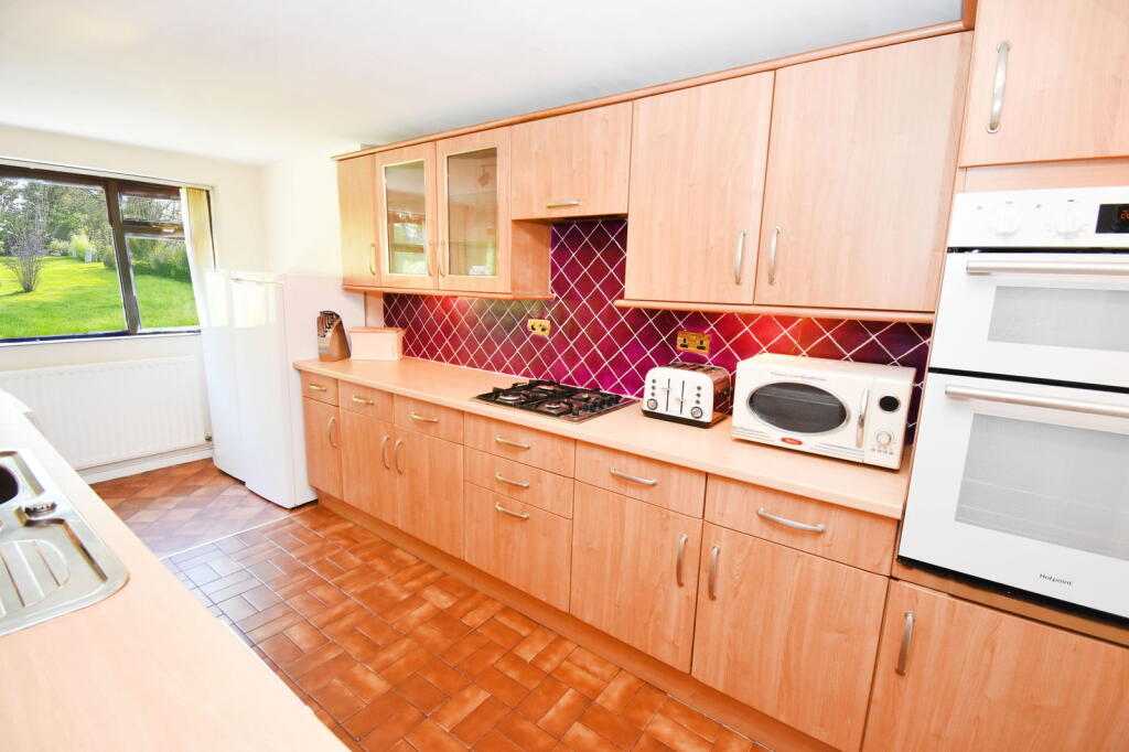 Madeley Road, Kingswinford, DY6 8PF photo 4