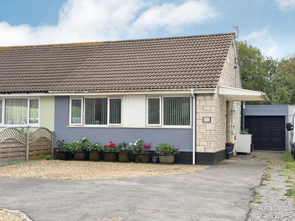 2-bed bungalow on Love Lane, Burnham-On-Sea, Somerset, £280,000