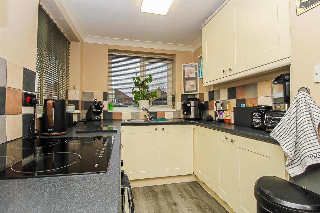 Eastwood Avenue, Wakefield photo 3