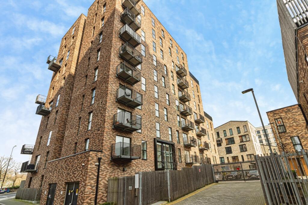 Main image of property: Lockgate Mews, Manchester, Greater Manchester, M4