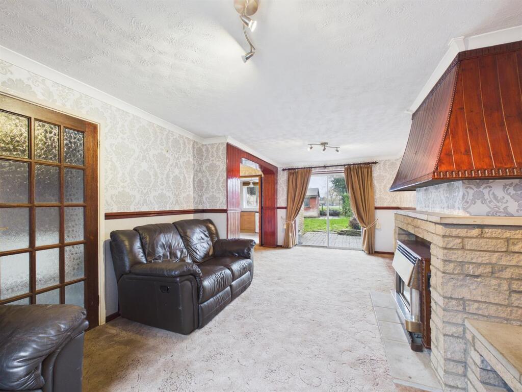 Coventon Road, Quarrendon, Aylesbury photo 3