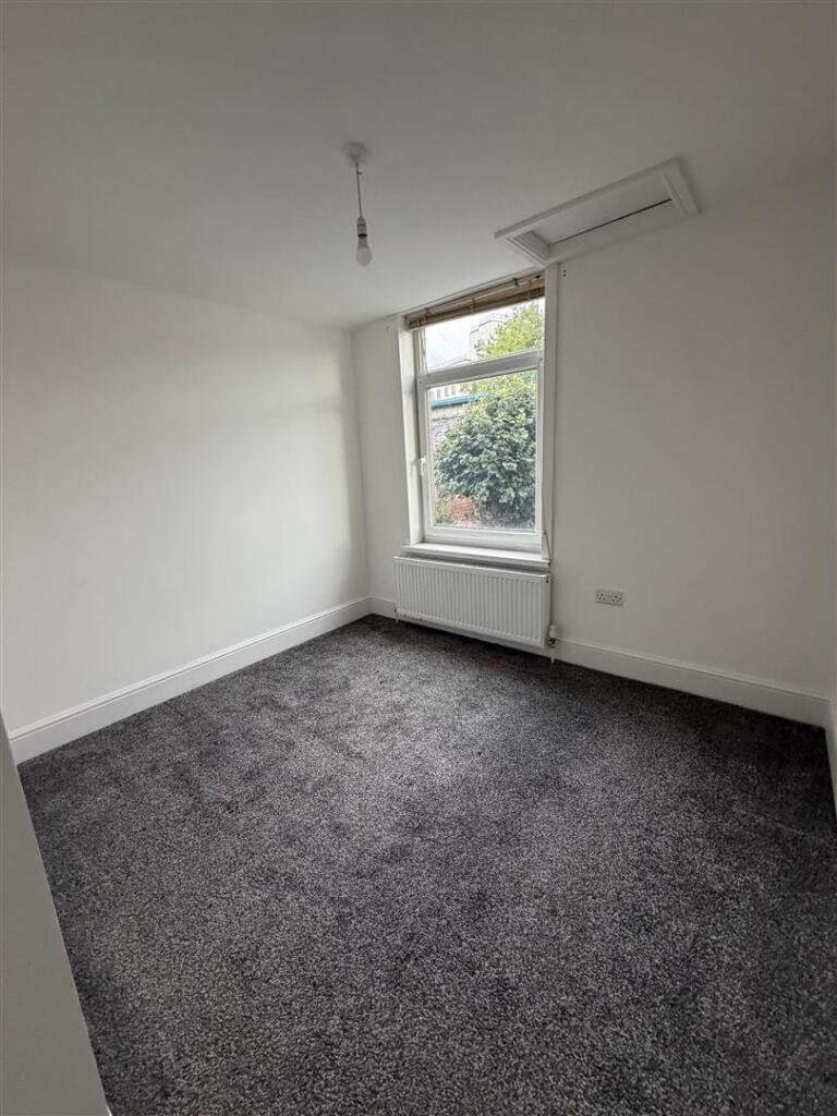 House in Hull - View 5