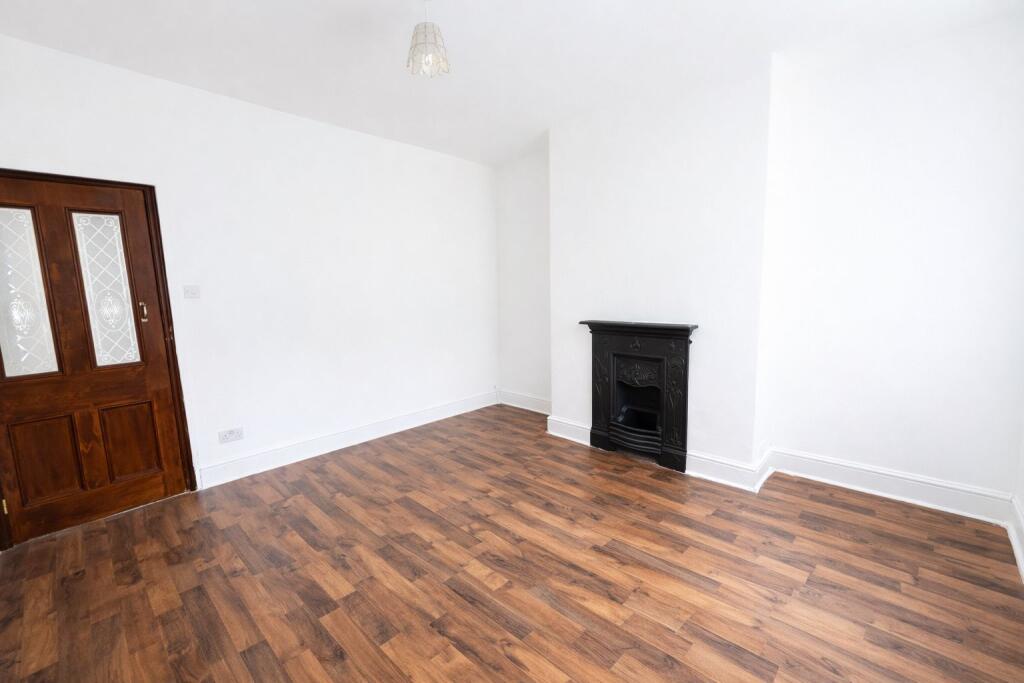 House in Bradford, Clayton - View 3