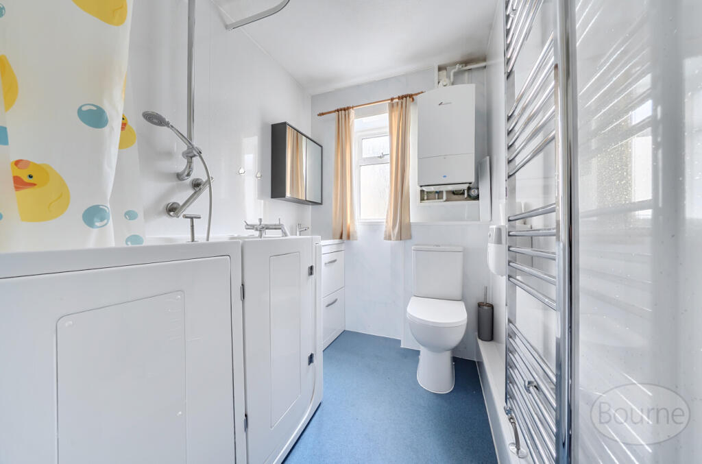 Apartment in Farnham, Shortheath - More