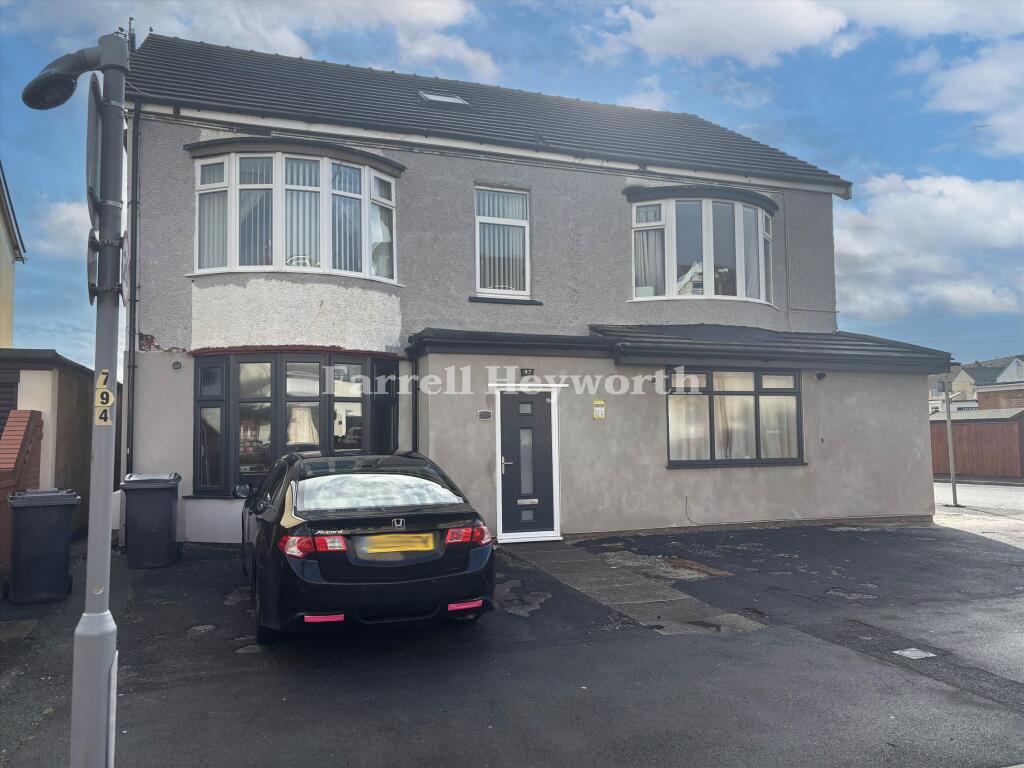 1-bed flat on Beach Road, Thornton Cleveleys, £54,500