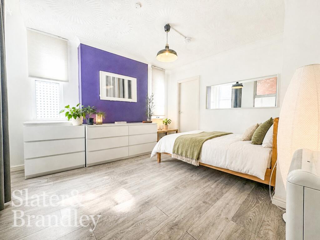 Main image of property: Flat 2 3 Chestnut Grove, Nottingham, NG3 5AD