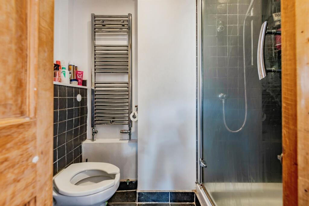 House in Crawley, Worth - View 5