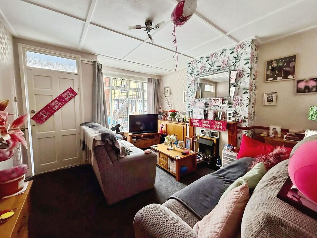 House in Mansfield, Nottinghamshire - View 2