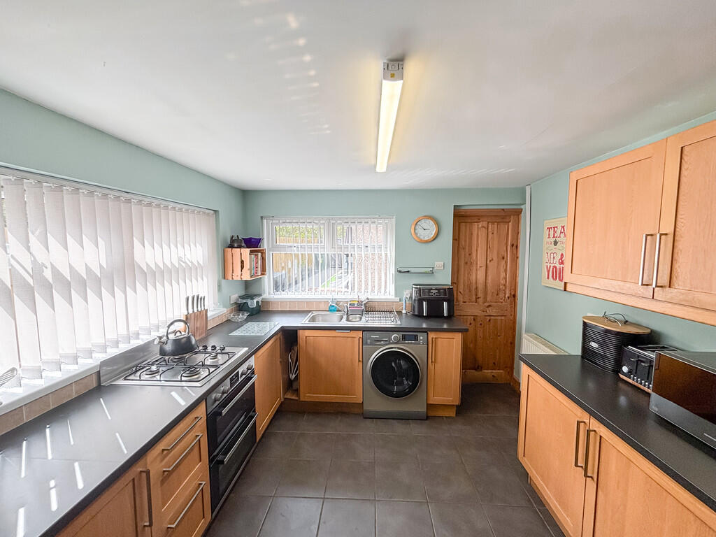 House in Hengoed, Ystrad Mynach, Gelligaer - View 3