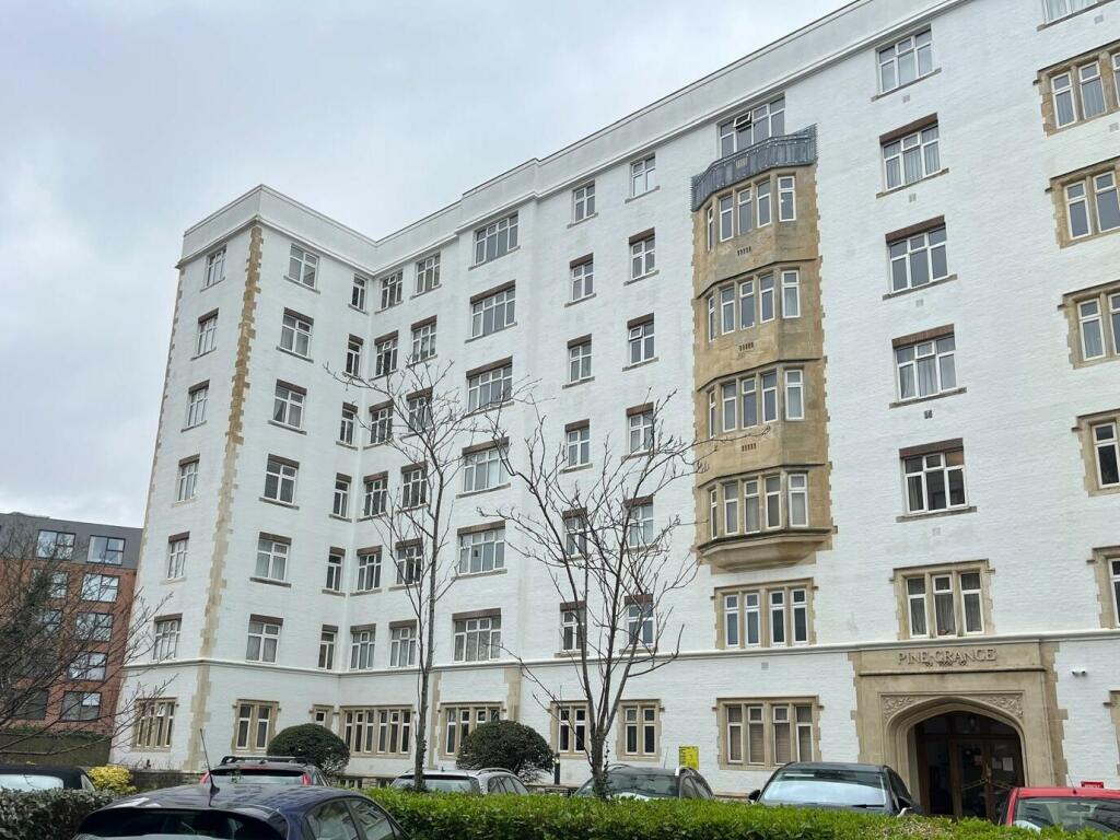 Main image of property: Lovely 2 bed Flat available now!