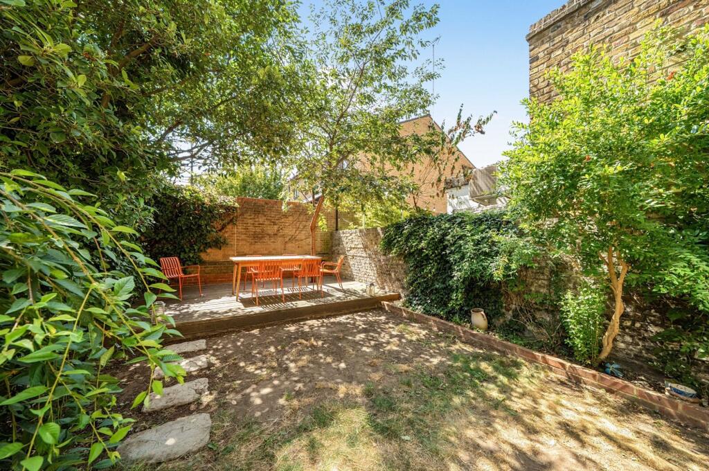 House in London - View 3
