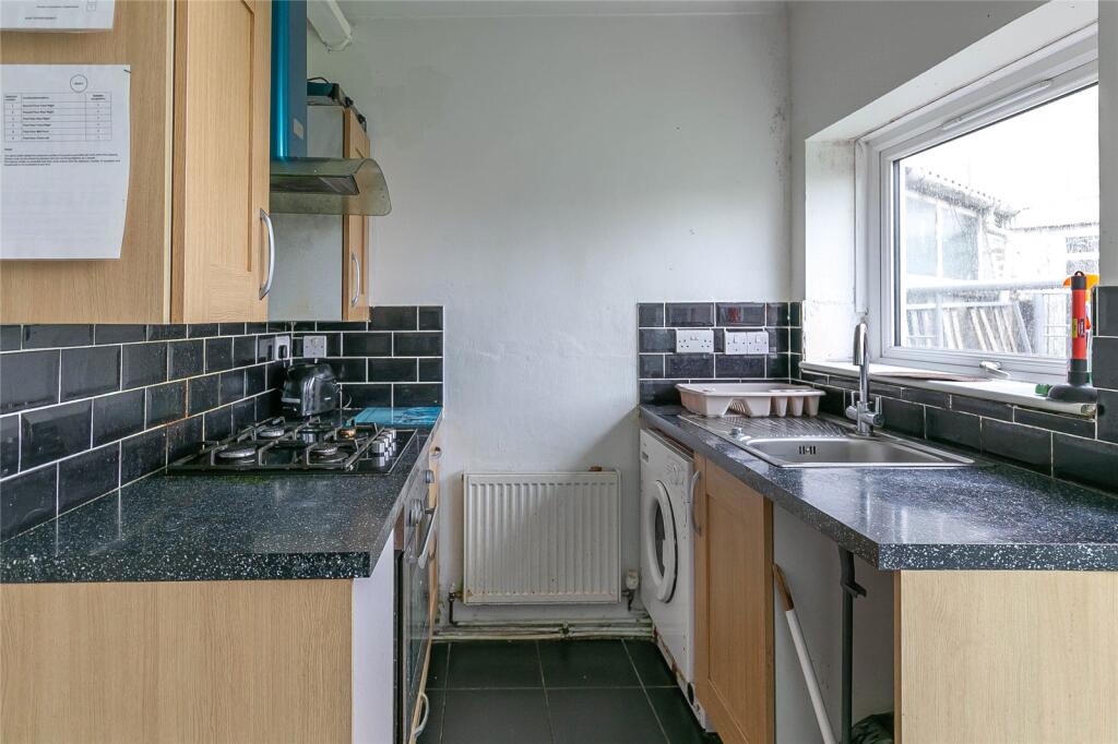 6 bedroom detached house for rent