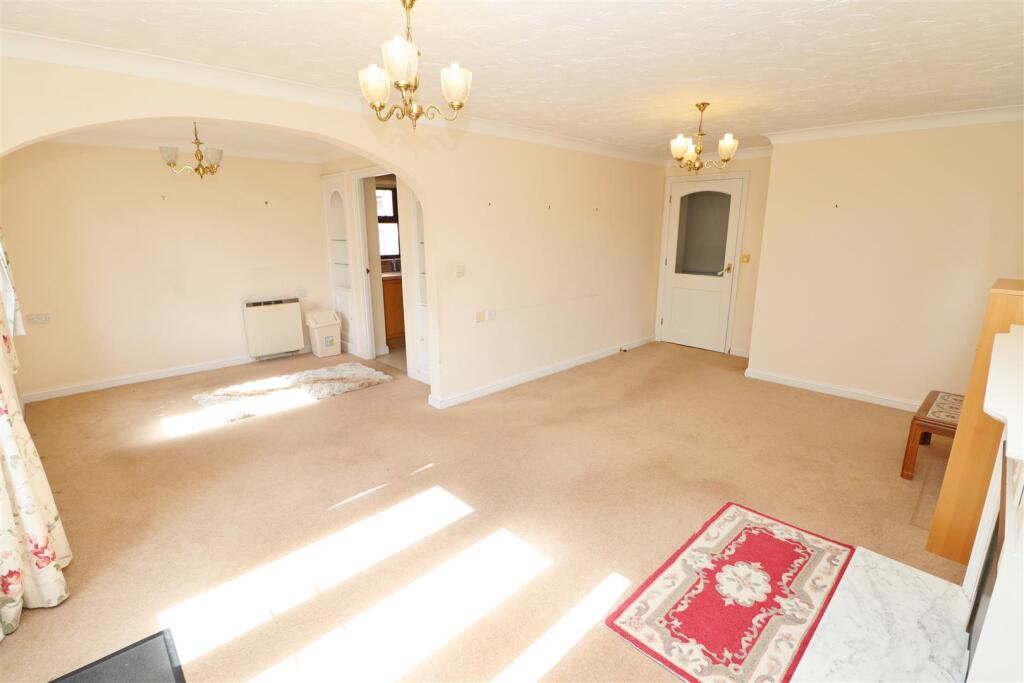 Slade Court, Watling Street, Radlett photo 4