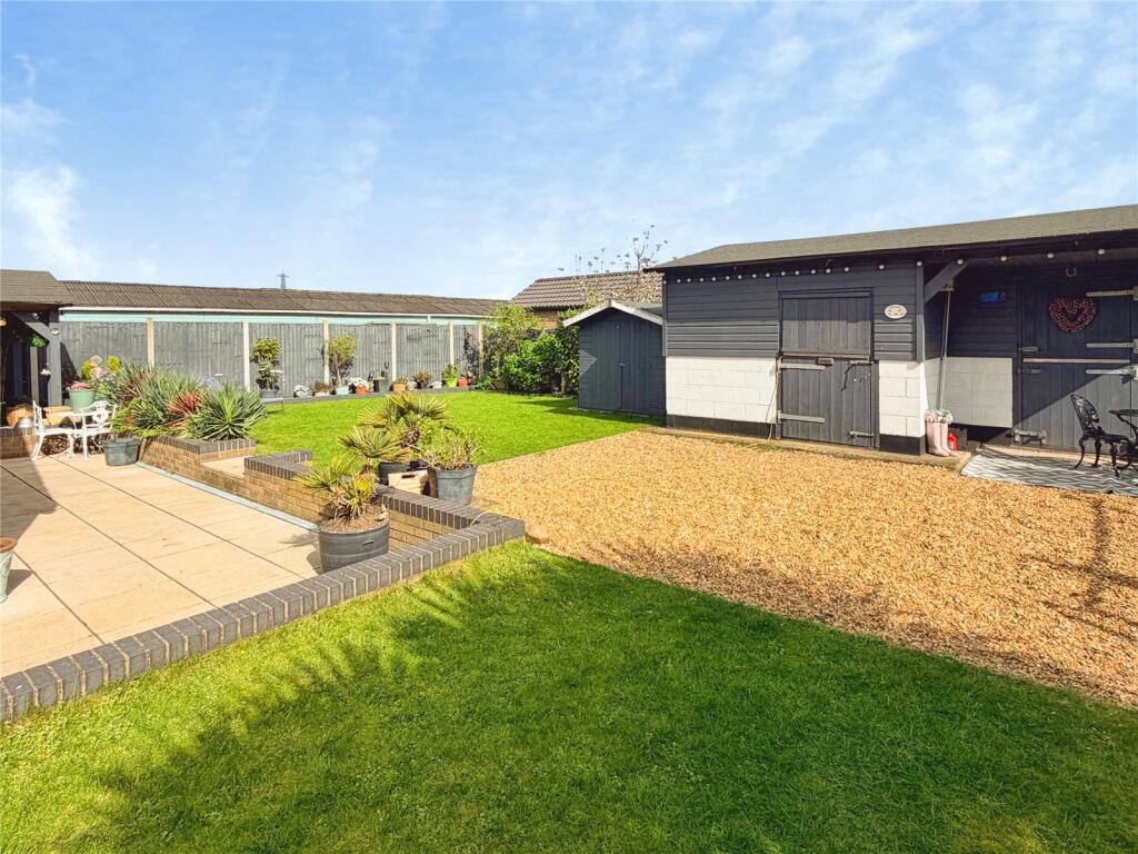 House in Doncaster, Cantley - More