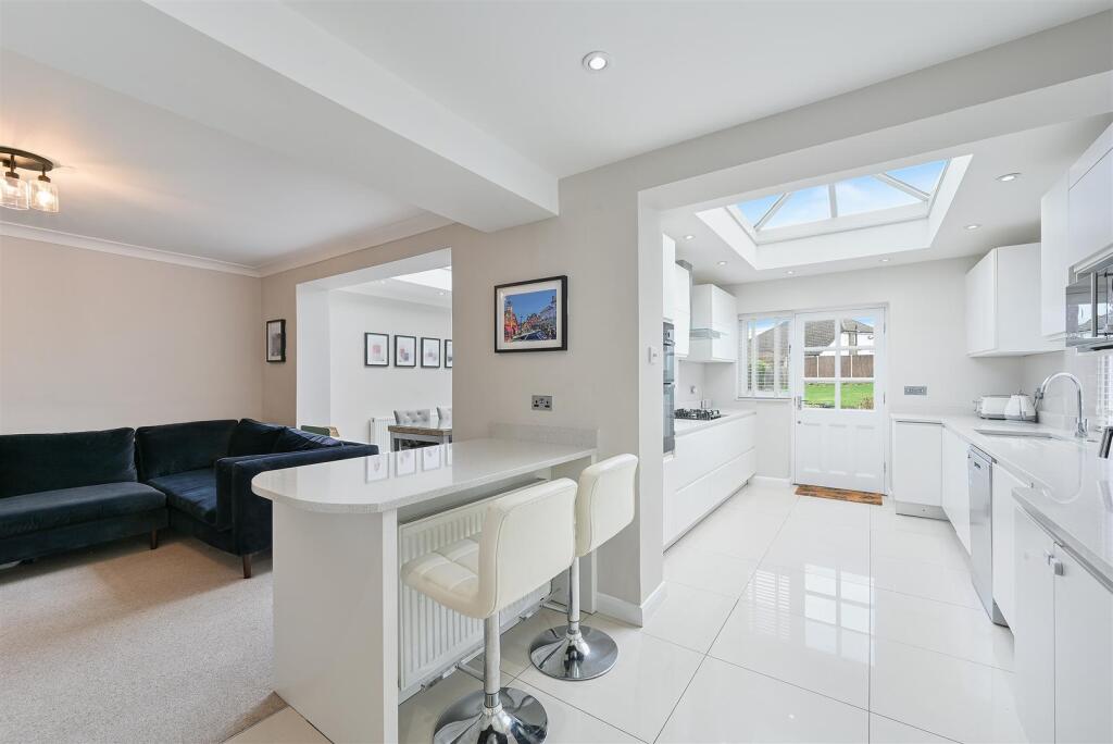 House in Reigate and Banstead, Nork - View 4