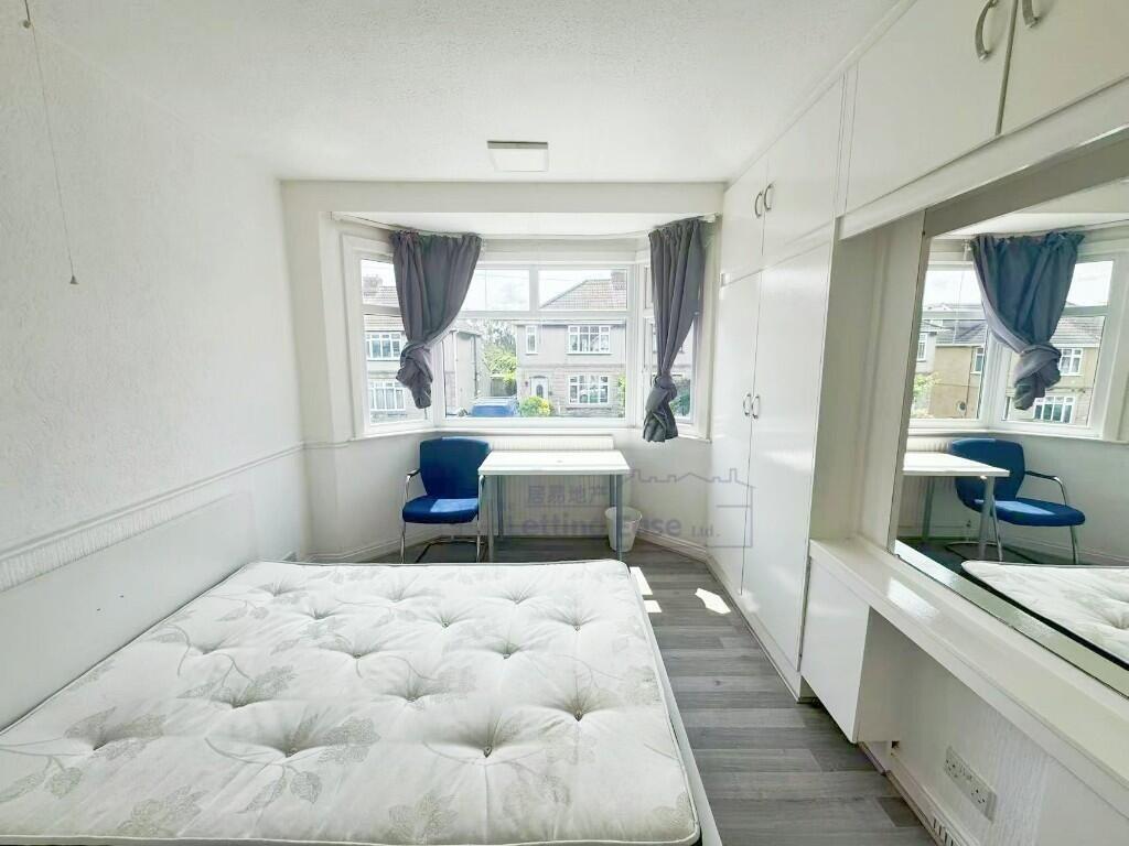 4 bedroom semi-detached house for rent