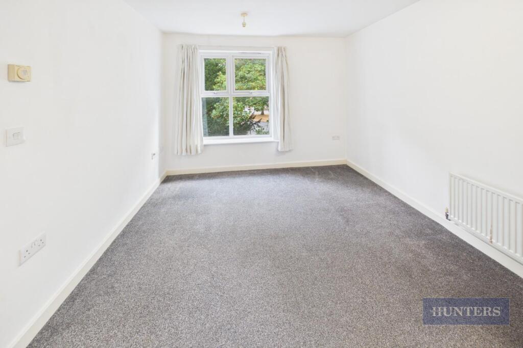 Apartment in Southampton - View 4