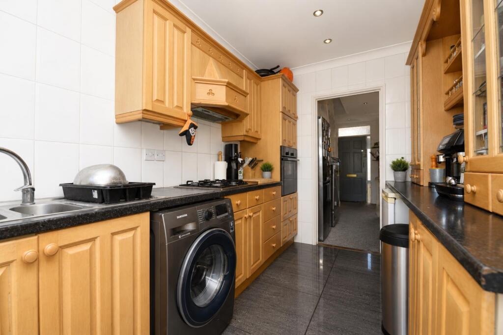 House in Fareham, West End - More