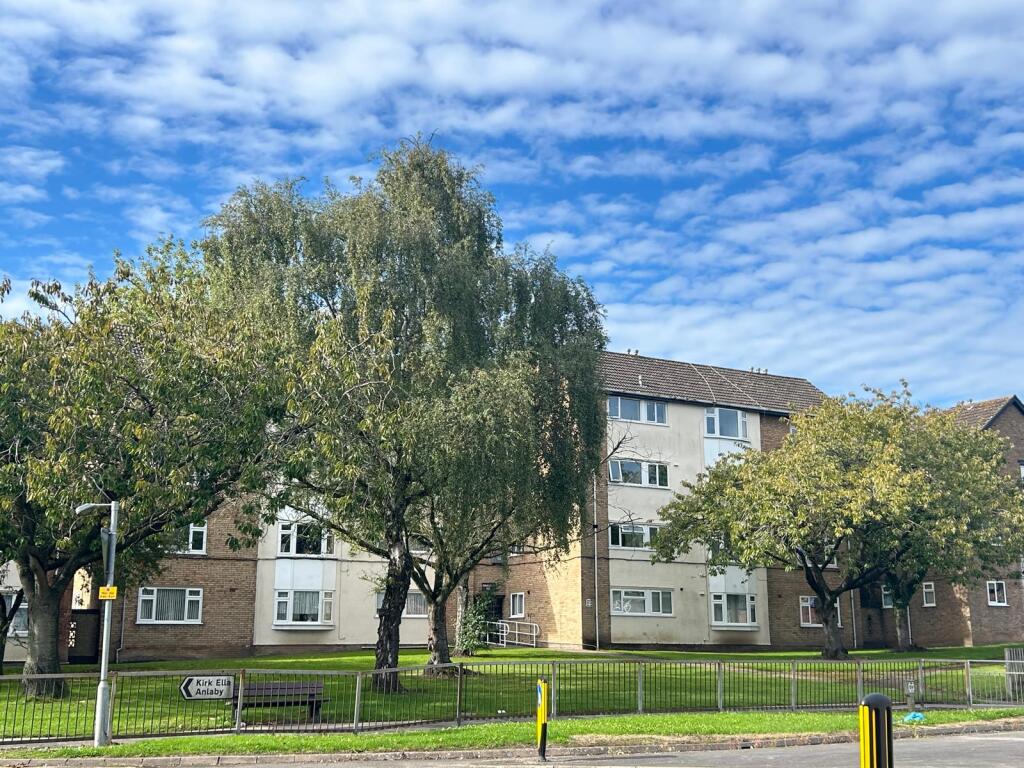2-bed flat on Kingston Rise, Willerby, Hull, £110,000