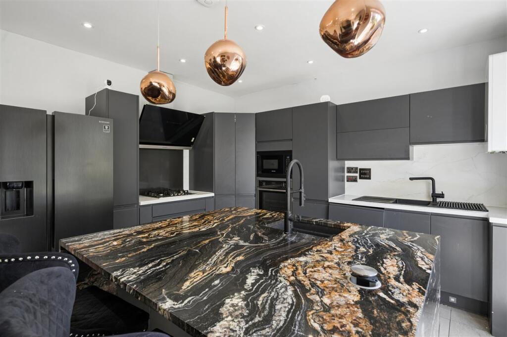House in Denham Green, Denham - View 3