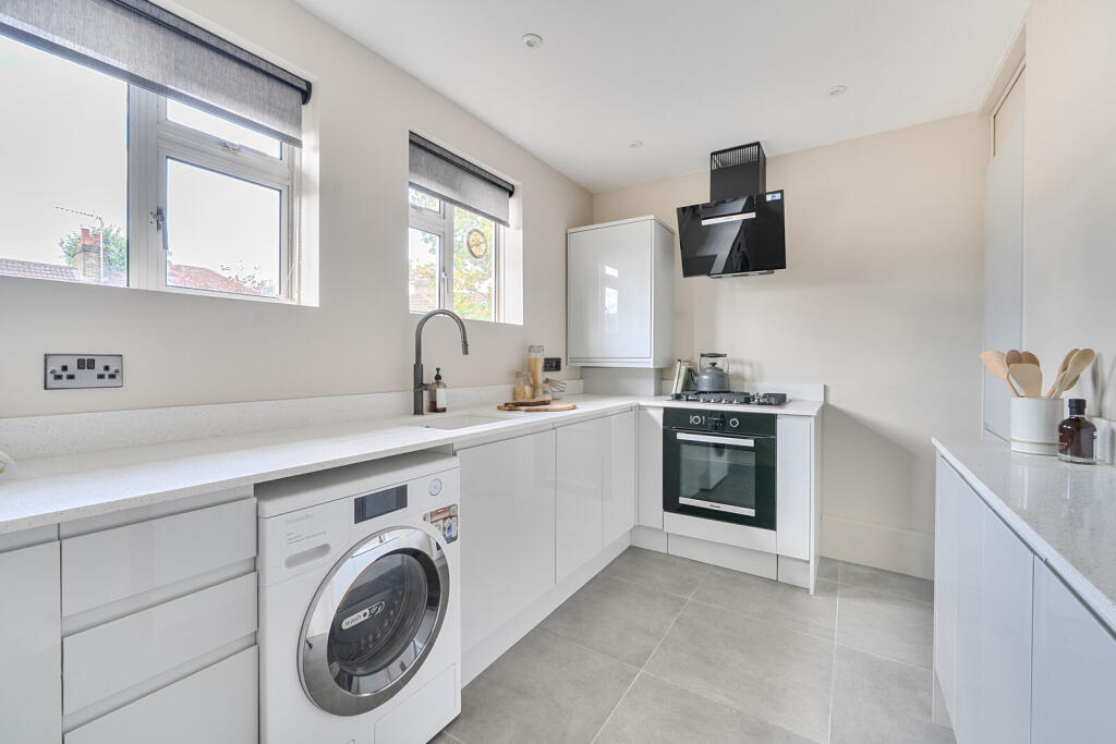 Apartment in London, North Kensington - View 3