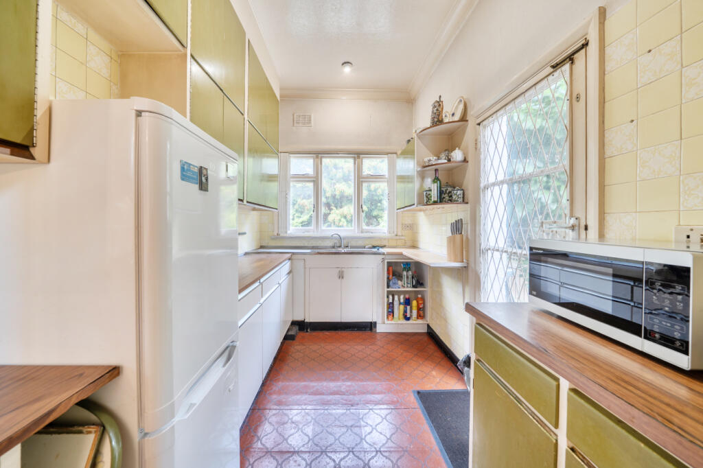 House in London - View 5